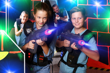 Fototapeta premium Teenage kids playing lasertag