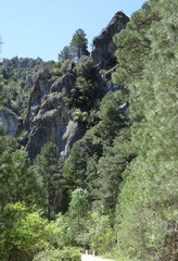 schöner wanderweg in den bergen um cuenca spanien
