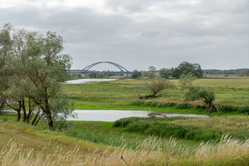 Fototapeta na wymiar Autobrücke bei Dömitz über die Elbe