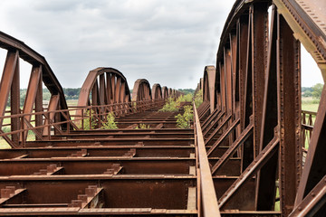 Alte Eisenbahnbrücke bei Dömitz an der Elbe