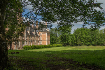 Château au fond d'un parc