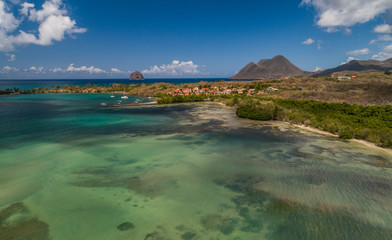 Vue aérienne de la baie du Diamant, en Martinique