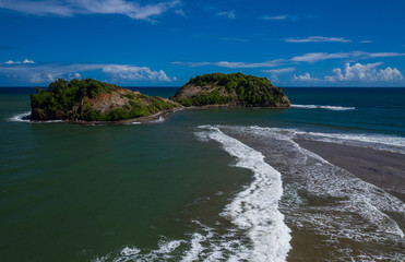 Vue aérienne de Sainte Marie, et de son tombolo, en Martinique