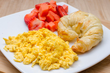 scrambled eggs with bread and fruit