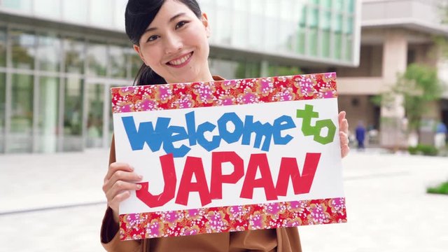 歓迎する日本人　インバウンド　観光立国