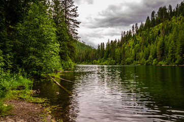 Fototapeta na wymiar Half Moon Lake in the Colville National Forest.