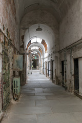 Obraz premium long corridor in prison