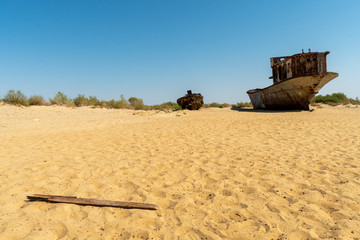 Rusty ship wreck in the deserted Aral Sea near Muynak en Uzbekistan
