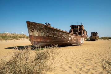 Rusty ship wreck in the deserted Aral Sea near Muynak en Uzbekistan