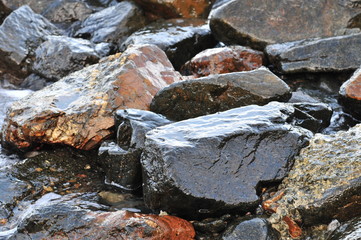 shine wet rocks