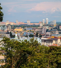 Fototapeta na wymiar View of the city of Kiev