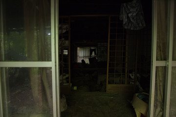 廃集落の家内 © yuuki
