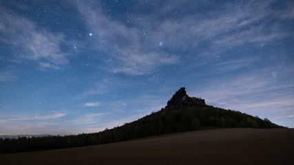 Nächtlicher Lilienstein im Elbsandsteingebirge Sächsische Schweiz