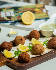 meat balls served with lemon and sauce
