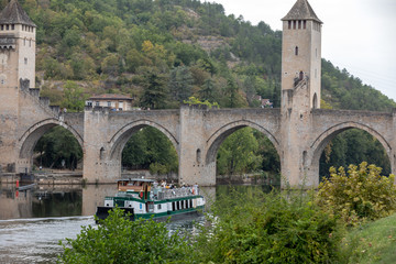 Fototapeta premium The medieval Pont Valentre over the River Lot, Cahors, The Lot, France