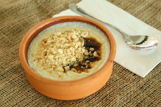 s&uuml;tla&ccedil; Turkish dessert