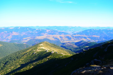 Naklejka premium Amazing mountain landscape with colorful vivid sunset on the cloudy sky, natural outdoor travel background