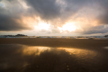 Obraz premium golden sunset on the Greece beach