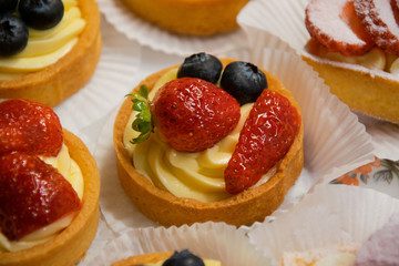 cakes with cream strawberry and blueberry