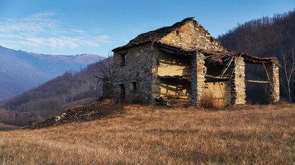 Fototapeta na wymiar Foto scattata nelle colline di Cantalupo Ligure in Val Borbera (AL).