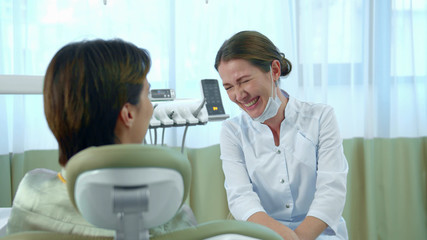 Obraz premium Doctor laughed a lot during the conversation with patient