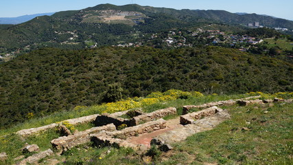 Fototapeta na wymiar Antique ruins in the Pyrenees mountains on the Mediterranean coast