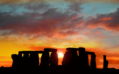 Stonehenge at dawn , Wiltshire, UK