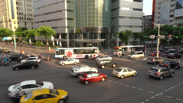 Timelapse of a busy intersection in the middle of the capital of Taiwan, 4k