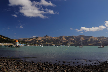 Obraz premium Wide view of a tranquil and colourful lake