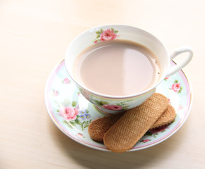 Hot milk tea with crackers