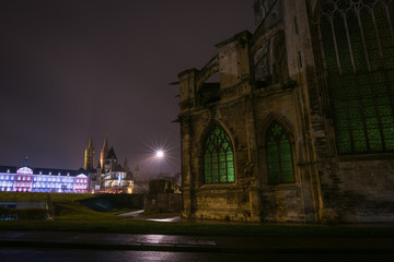 Fototapeta na wymiar The night streets of the French city of Caen