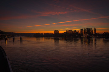 Obraz premium Walk on a boat at sunset on the French river Senna around Paris