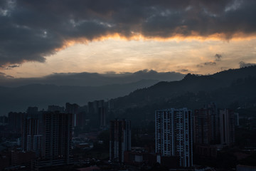 Fototapeta na wymiar Sonnenaufgang in Medellin