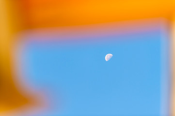 Mond am Morgenhimmel