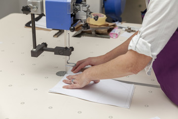 cuts material with textile knife