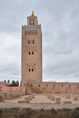 Fototapeta premium Koutoubia Mosque on a cloudy day in autumn, Marrackech, Morocco