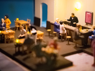 ミニチュアな人たちの集い場所　