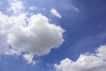 Obraz premium Blue sky and white clouds clouds.