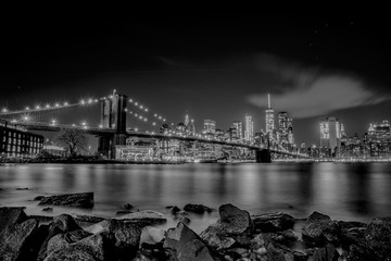 Plakat New York Skyline in Black and white from Brooklyn- Panoramic BNW Skyline