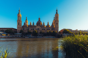 Zaragoza , Basilica of Our Lady of Pilar and the Ebro River at sunset - obrazy, fototapety, plakaty
