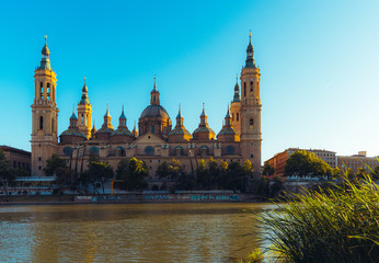 Zaragoza , Basilica of Our Lady of Pilar and the Ebro River at sunset - obrazy, fototapety, plakaty