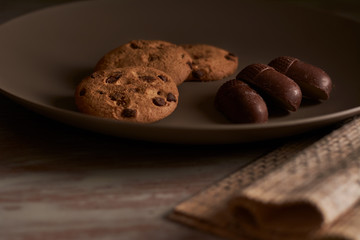 Fotografìa de alimentos: Chocolates con galletas