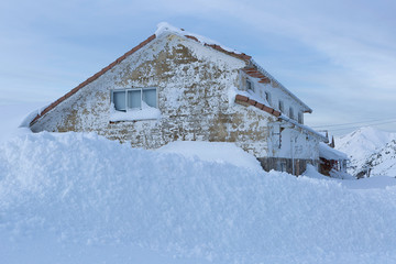 Snowy landscapes in the Leonese mountain after an atypical autumn fall