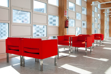 Divani e sedie rosse