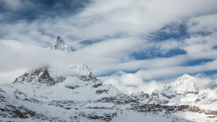 Fototapeta na wymiar Matterhorn und Dent Blanche im Winterkleid