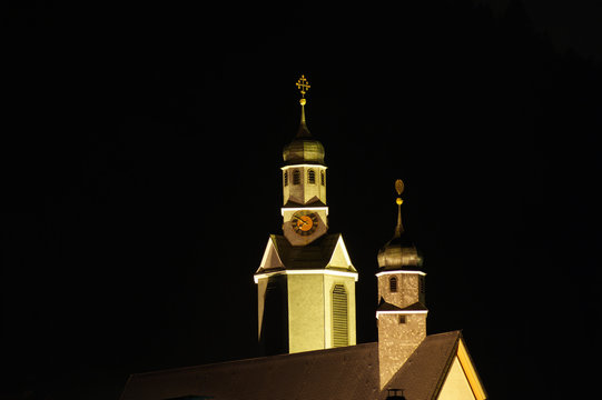 Barocke Wallfahrtskirche Unserer lieben Frau in Todtmoos am Abend.