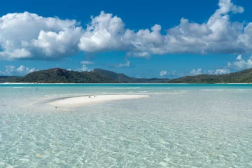 Papier Peint photo autocollant Whitehaven Beach, île de Whitsundays, Australie the white beach of the Whitsunday Islands in Australia, which consists of 99 percent quartz sand, and the azure blue sea