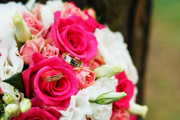 bridal bouquet with wedding rings
