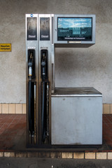 DIESEL ZAPFSÄULE . 