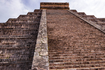 Pir&aacute;mide Maya